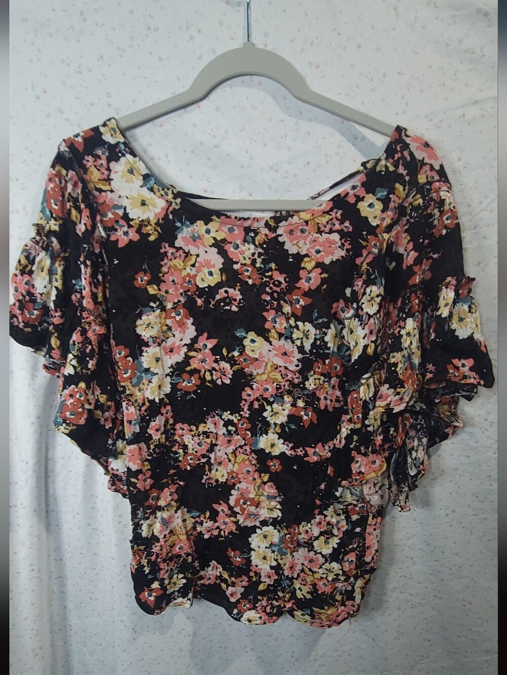 Maurices Black Floral Flutter Sleeve Women’s Top - Unbranded